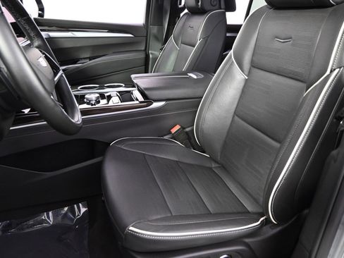 Certified 2025 Cadillac Escalade Premium Luxury image 13