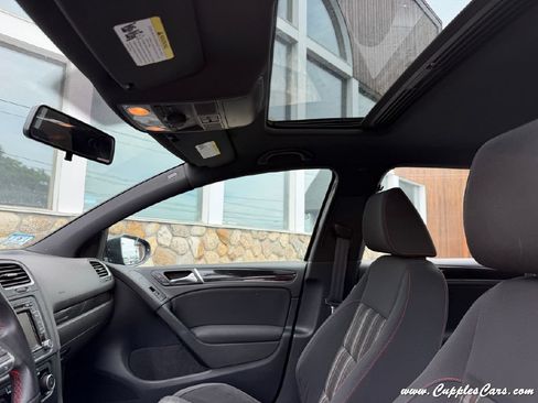 Used 2011 Volkswagen Golf 4-Door FWD image 7