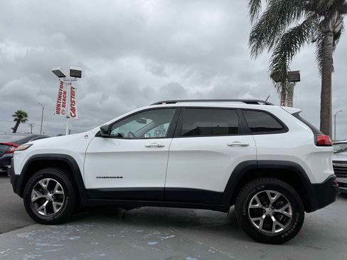 Used 2018 Jeep Cherokee Trailhawk image 8