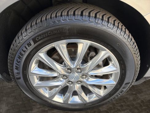 Used 2019 Buick Enclave Essence AWD/4WD image 44