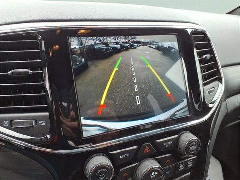 Used 2019 Jeep Grand Cherokee Altitude image 20