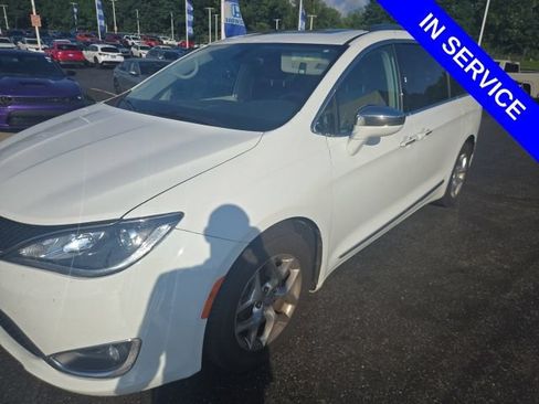 Used 2018 Chrysler Pacifica Limited FWD image 3