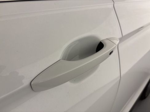 Used 2024 Volkswagen Tiguan SE FWD image 12