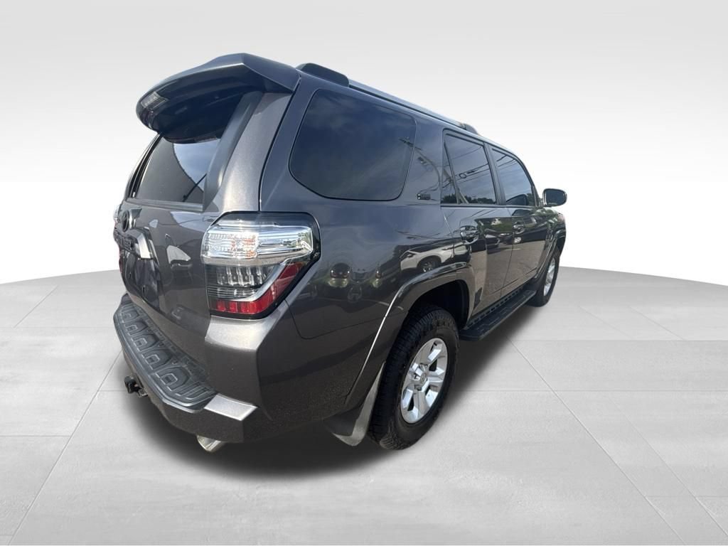 Used 2022 Toyota 4Runner SR5 AWD/4WD image 7