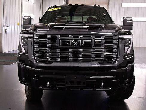 Used 2024 GMC Sierra 3500 Denali Ultimate AWD/4WD image 2