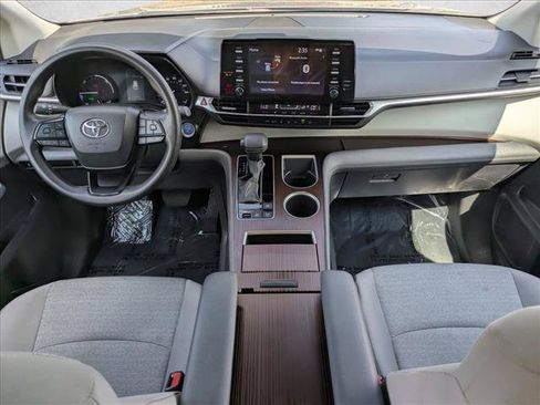 Used 2024 Toyota Sienna LE FWD image 16