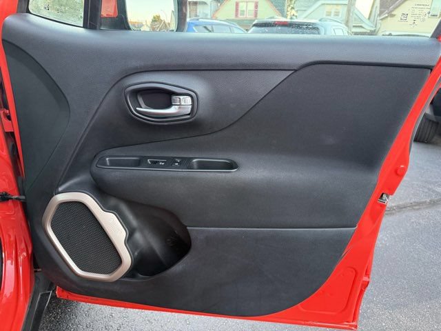 Used 2015 Jeep Renegade Latitude AWD/4WD image 20