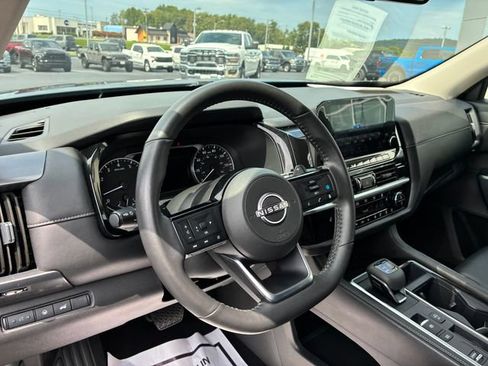 Certified 2025 Nissan Pathfinder SL FWD image 11