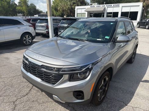 Used 2024 Kia Seltos EX FWD image 3