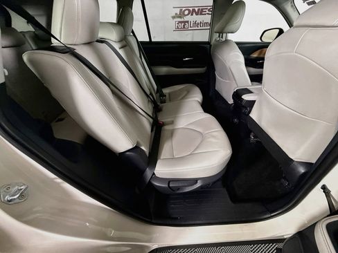 Certified 2024 Toyota Grand Highlander AWD image 33
