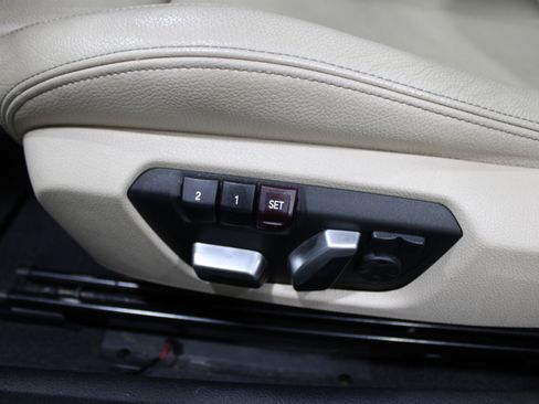 Used 2017 BMW 230i Convertible image 4