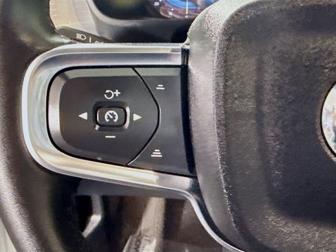 Used 2025 Volvo XC40 B5 Core image 14