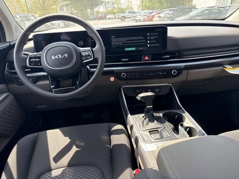 New 2026 Kia Carnival LX FWD image 6