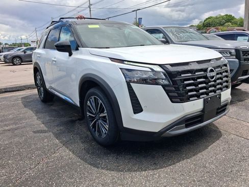 New 2026 Nissan Pathfinder Platinum AWD/4WD image 4