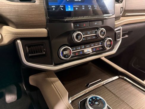 Used 2023 Ford Expedition Limited image 83