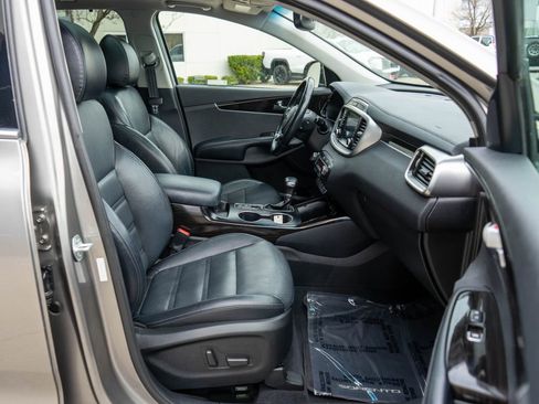 Used 2019 Kia Sorento EX w/ EX Touring Package image 10
