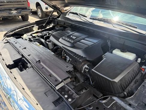 Used 2018 Nissan Titan SV w/ SV Convenience Package AWD/4WD image 12