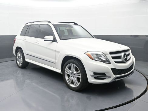 Used 2014 Mercedes-Benz GLK 350 4MATIC image 3