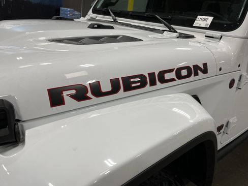 Used 2020 Jeep Gladiator Rubicon image 9