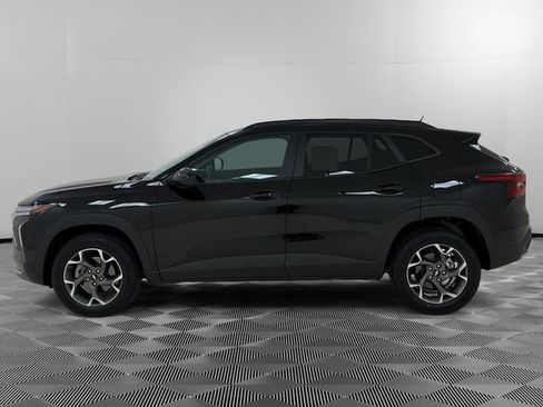 Certified 2025 Chevrolet Trax LT w/ Driver Confidence Package FWD image 2