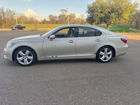 Used 2012 Lexus LS 460 w/ Comfort Pkg image 4
