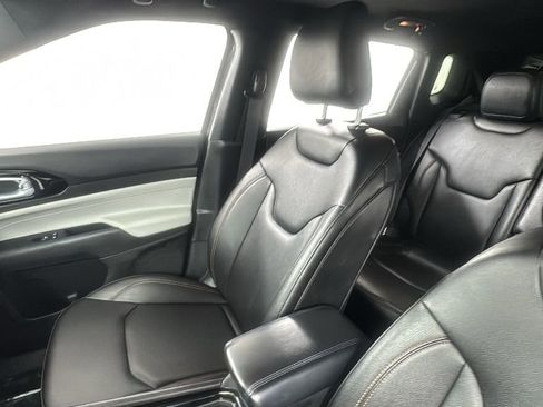 Used 2024 Jeep Compass Limited image 13