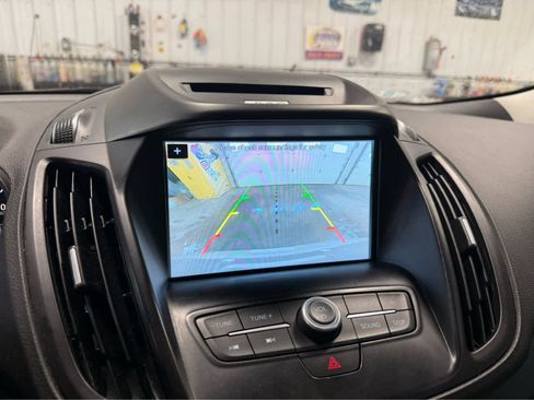 Used 2018 Ford Escape SE w/ SE Sync 3 Package AWD/4WD image 17