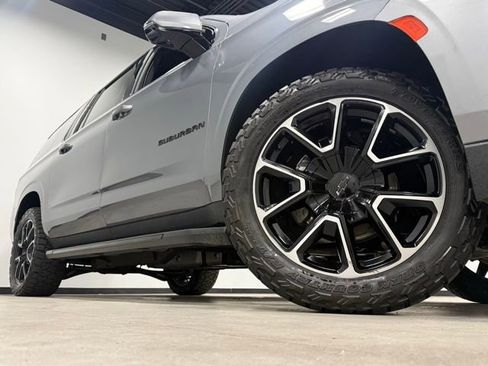 Used 2022 Chevrolet Suburban RST w/ Luxury Package AWD/4WD image 3