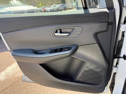 Certified 2026 Nissan Leaf Platinum+ w/ Cargo Package (Platinum+) FWD image 22