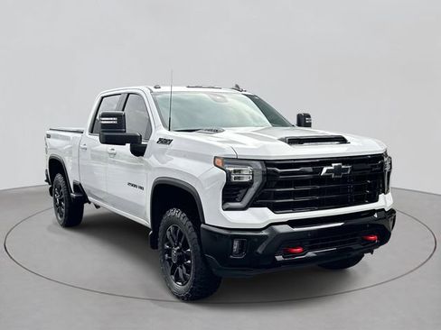 Used 2025 Chevrolet Silverado 2500 LT w/ Trail Boss Package image 3