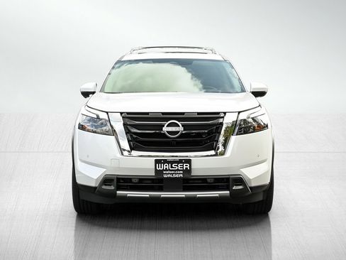New 2025 Nissan Pathfinder SL w/ SL Premium Package image 2