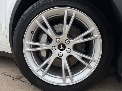 Used 2021 Tesla Model Y Long Range image 9