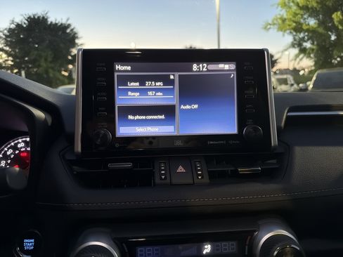 Used 2021 Toyota RAV4 XLE Premium image 14