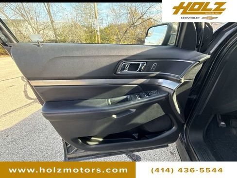 Used 2018 Ford Explorer XLT image 21