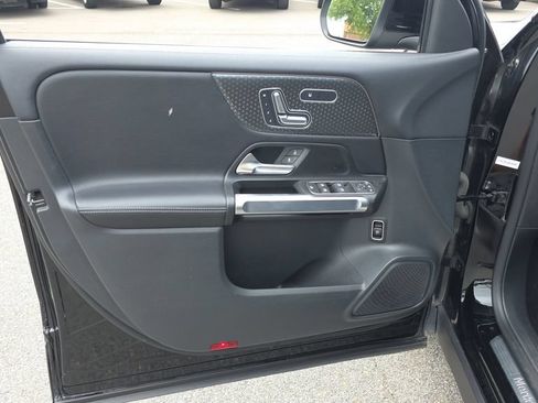 Used 2024 Mercedes-Benz GLB 250 image 11