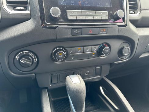 Used 2024 Nissan Frontier SV AWD/4WD image 11