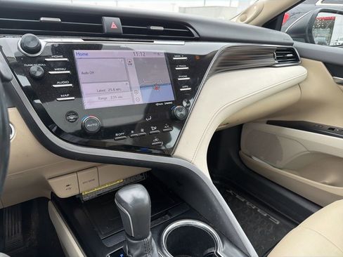 Used 2019 Toyota Camry XLE w/ Navigation Package image 11