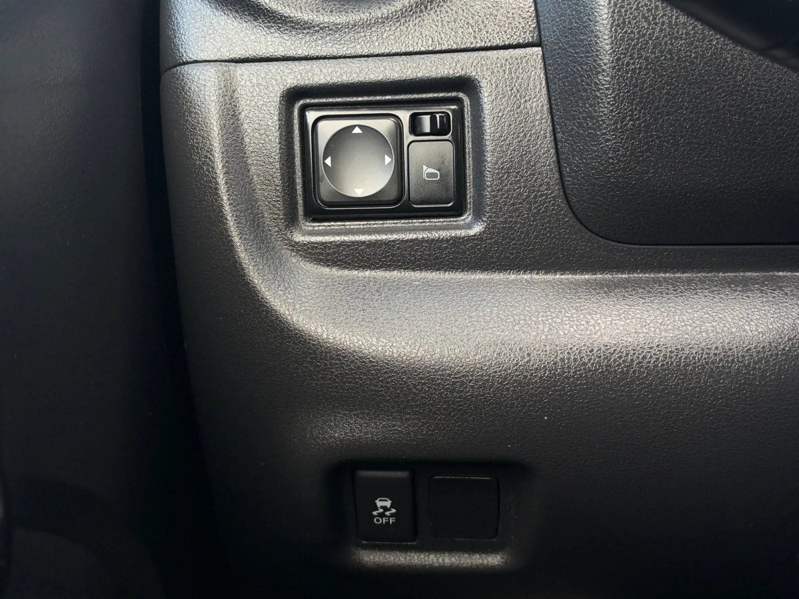 Used 2014 Nissan Versa SV FWD image 33