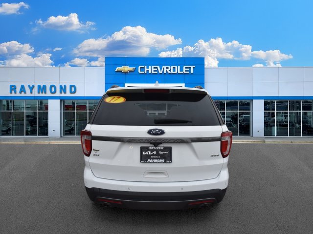 Used 2017 Ford Explorer XLT w/ Equipment Group 202A AWD/4WD image 4