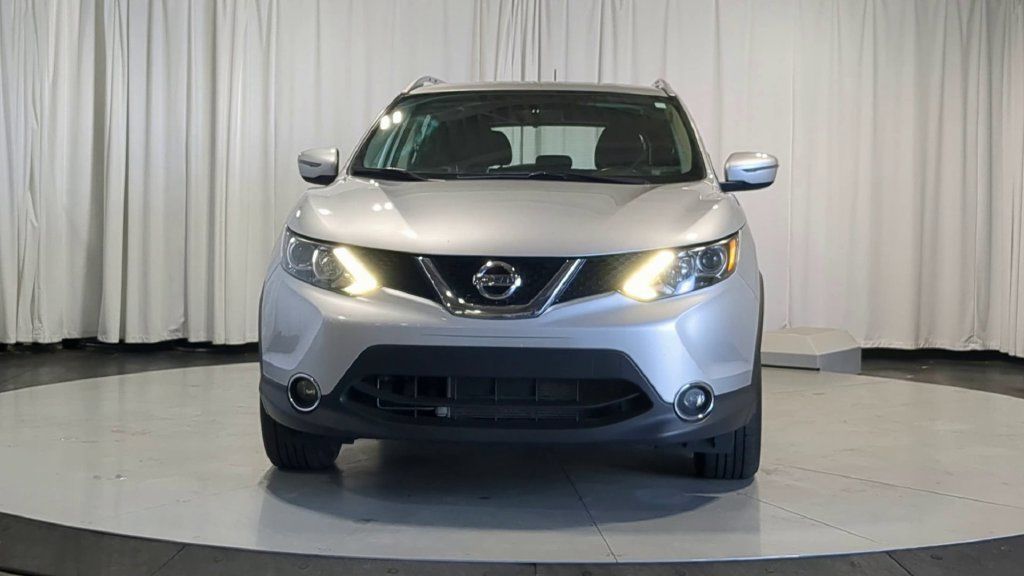 Used 2017 Nissan Rogue Sport SV w/ SV All-Weather Package AWD/4WD image 3