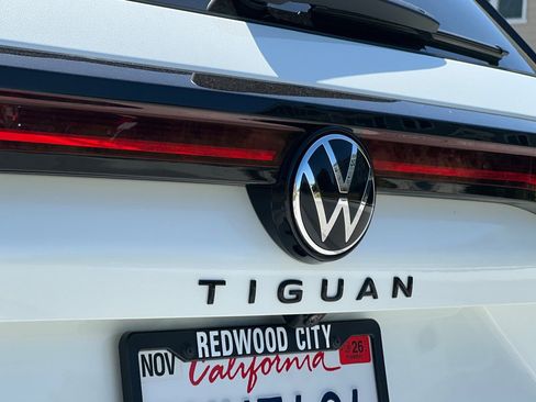 Certified 2026 Volkswagen Tiguan SE R-Line AWD/4WD image 27