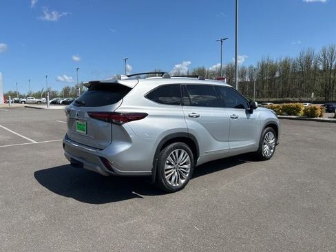 Used 2024 Toyota Highlander Platinum AWD/4WD image 7