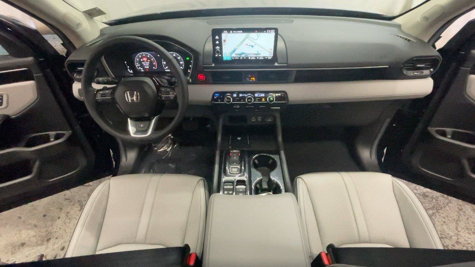 Used 2025 Honda Pilot Elite image 25