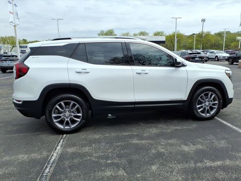 Used 2024 GMC Terrain SLT AWD/4WD image 8