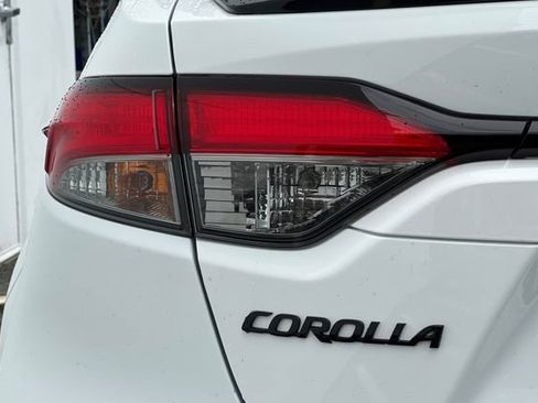Used 2022 Toyota Corolla XSE FWD image 25