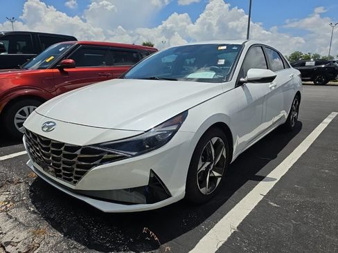Used 2022 Hyundai Elantra SEL w/ Convenience + Premium Package FWD image 6