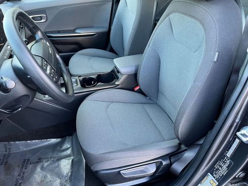 Used 2025 Kia K4 LXS image 33