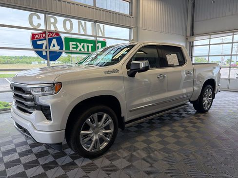Used 2023 Chevrolet Silverado 1500 High Country AWD/4WD image 3
