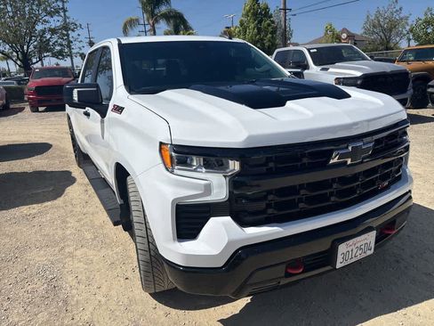 Used 2022 Chevrolet Silverado 1500 LT Trail Boss w/ LT Trail Boss Premium Package AWD/4WD image 3