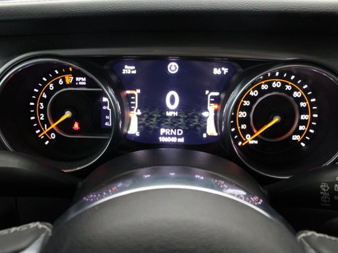 Used 2018 Jeep Wrangler Unlimited Sahara AWD/4WD image 39